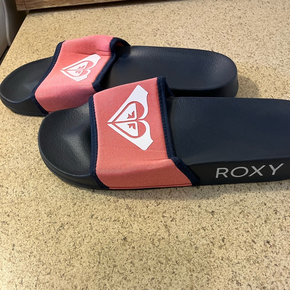 Roxy Navy and Pink Slide Sandals slip ons Women’s size 7 NWOT